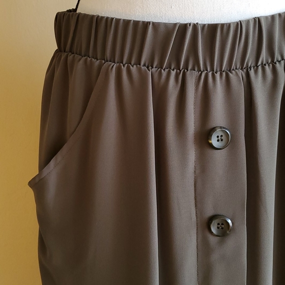 Hunter Green Maxi Skirt with Pockets! - Picture 3 of 6